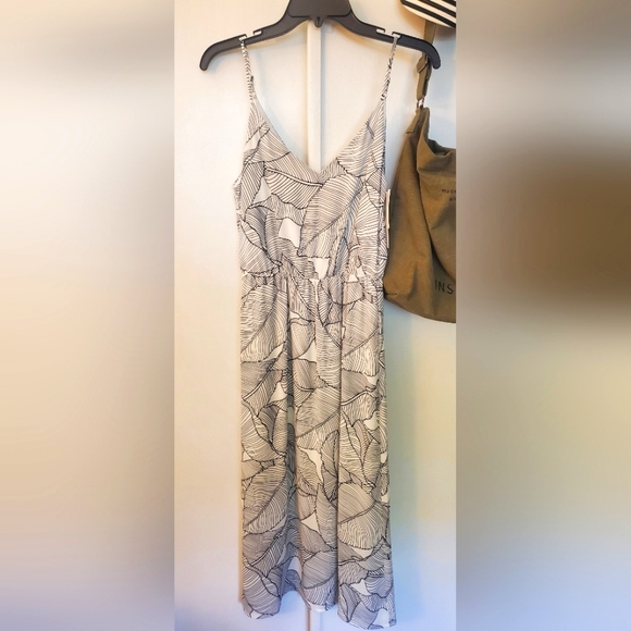 SIENNA SKY - WOMANS NWT DRESS - SIZE XS - Picture 1 of 8